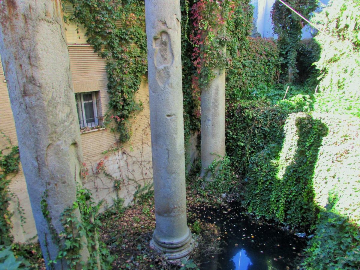 Las Columnas De Julia Seville Exterior photo