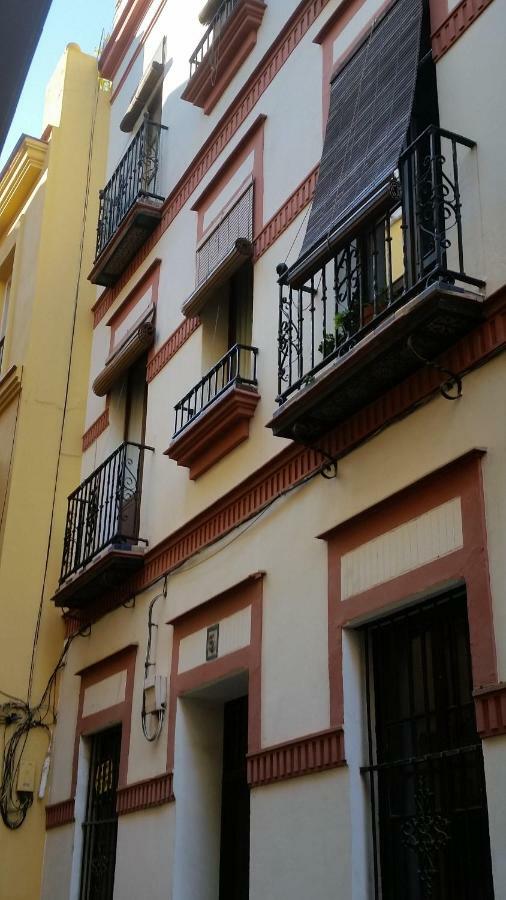 Las Columnas De Julia Seville Exterior photo