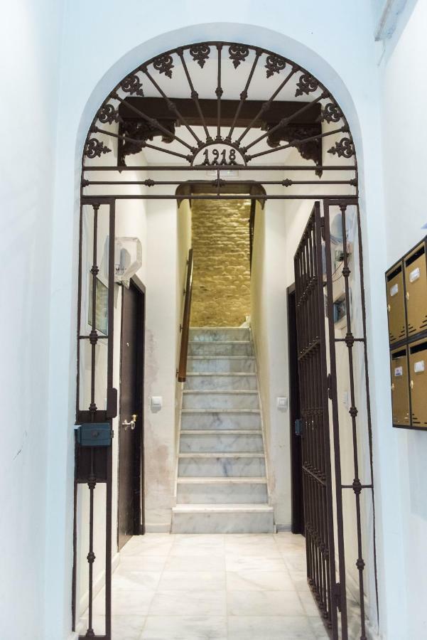 Las Columnas De Julia Seville Exterior photo